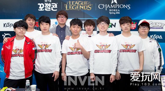 尼克斯在首 尼克斯在首