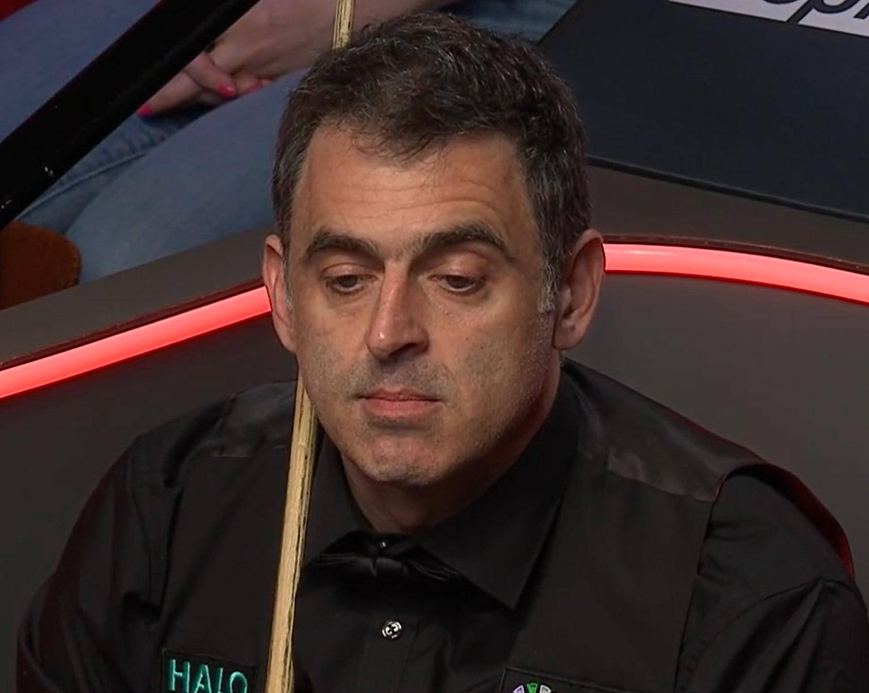 场上几个球足总杯普雷斯顿主场vs维拉，开赛后球场内飘满气球.